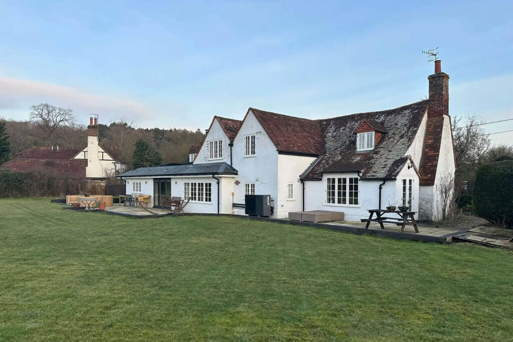 Air Source Heat Pump installation by Oxon Energy in old property in Oxfordshire